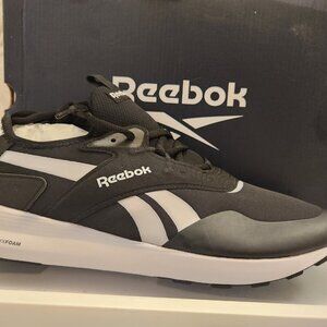 Reebok "Spark Run" women's black/white sneakers. NIB. Size 11